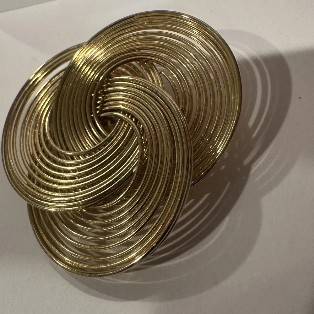 VTG 80s Gold Tone Spiral Coil Circle Brooch Pin Large Modernist Statement‎ Swirl